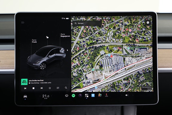 Tesla Model Y 16 of 28