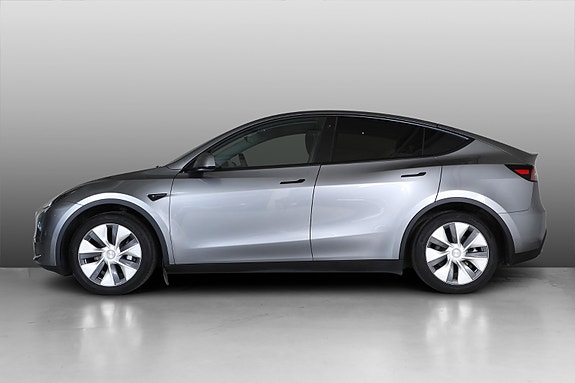 Tesla Model Y 3 of 28