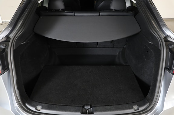 Tesla Model Y 25 of 28