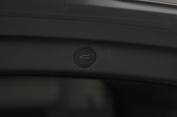 Tesla Model Y 26 of 28