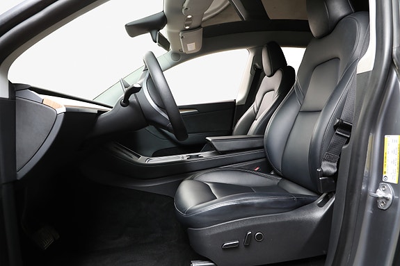 Tesla Model Y 8 of 28