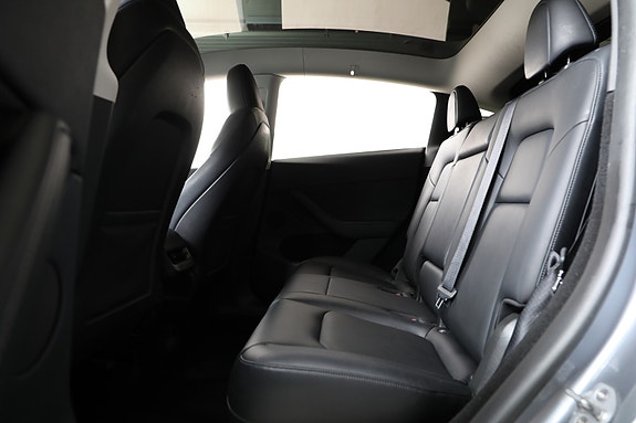 Tesla Model Y 10 of 28