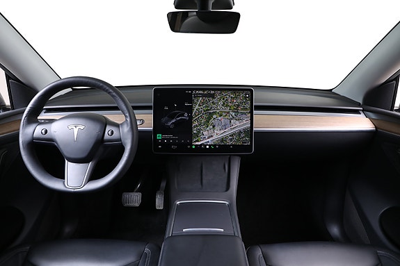 Tesla Model Y 6 of 28