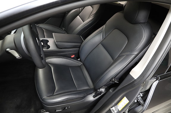 Tesla Model Y 9 of 28
