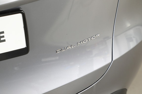 Tesla Model Y 15 of 28
