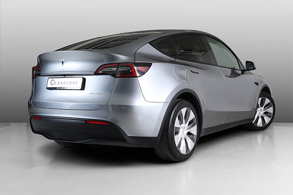Tesla Model Y 4 of 28