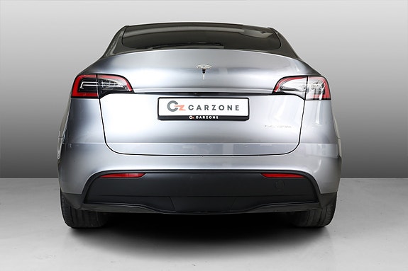 Tesla Model Y 5 of 28