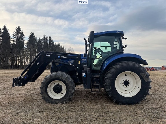 New Holland T7.210 AC Blue Power m/ Frontlaster 2 of 26