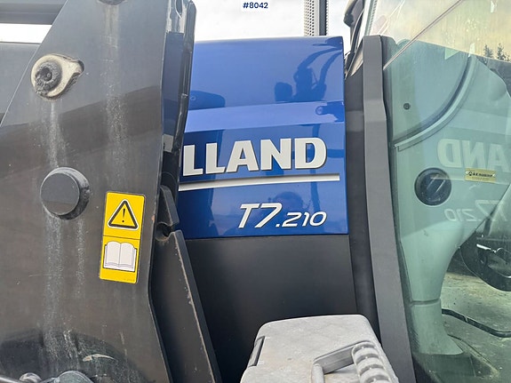New Holland T7.210 AC Blue Power m/ Frontlaster 13 of 26