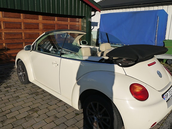 Volkswagen New Beetle 13 of 15