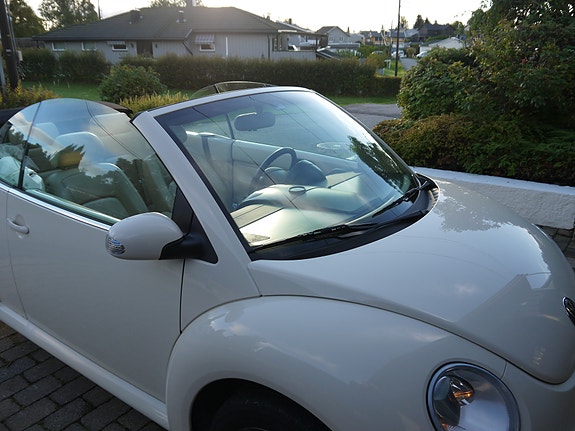 Volkswagen New Beetle 11 of 15