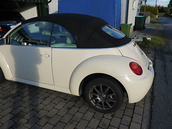 Volkswagen New Beetle 6 of 15
