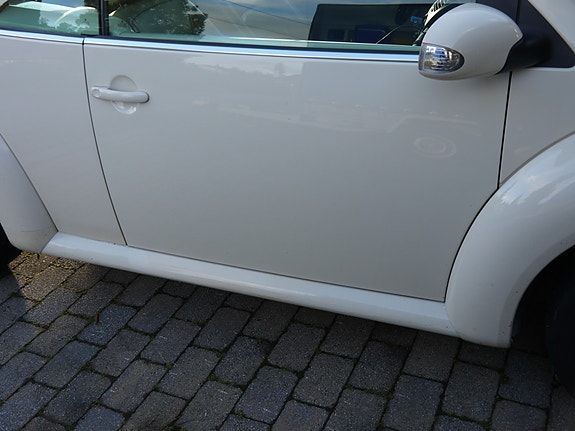 Volkswagen New Beetle 2 of 15