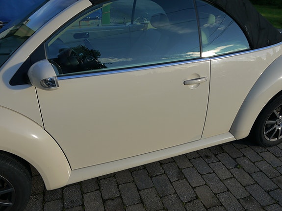 Volkswagen New Beetle 7 of 15
