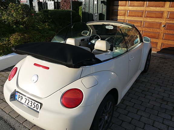 Volkswagen New Beetle 15 of 15
