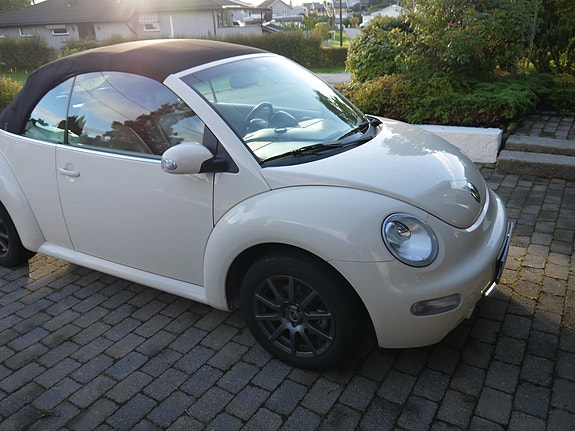 Volkswagen New Beetle 4 of 15