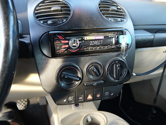 Volkswagen New Beetle 10 of 15