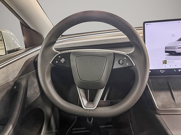 Tesla Model Y 13 of 30