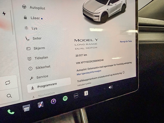 Tesla Model Y 17 of 30