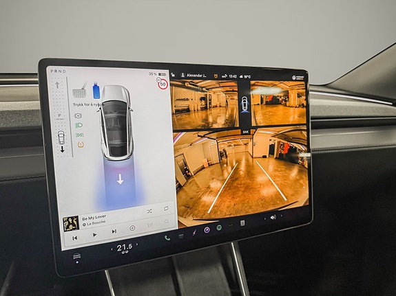 Tesla Model Y 15 of 30