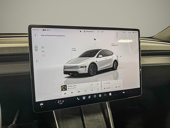 Tesla Model Y 14 of 30