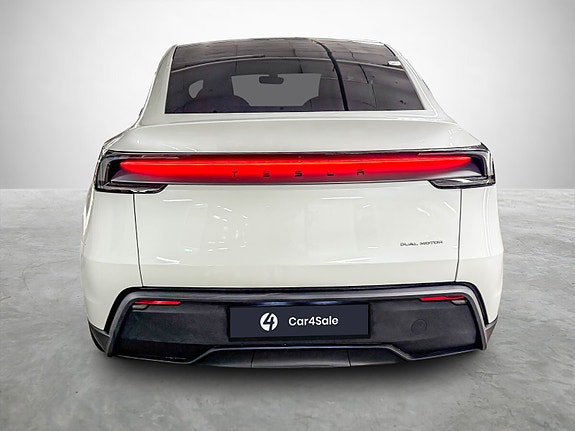 Tesla Model Y 4 of 30
