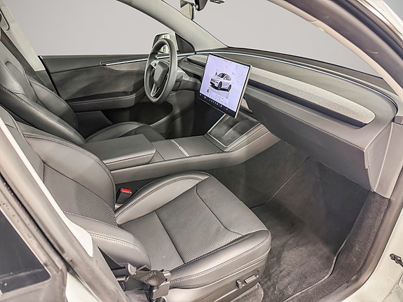 Tesla Model Y 20 of 30