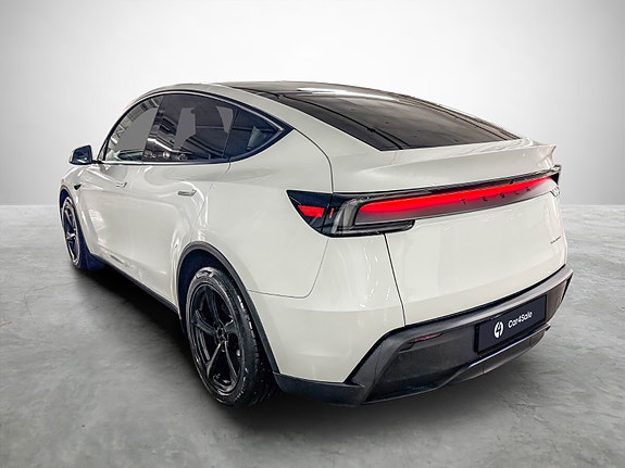 Tesla Model Y 3 of 30