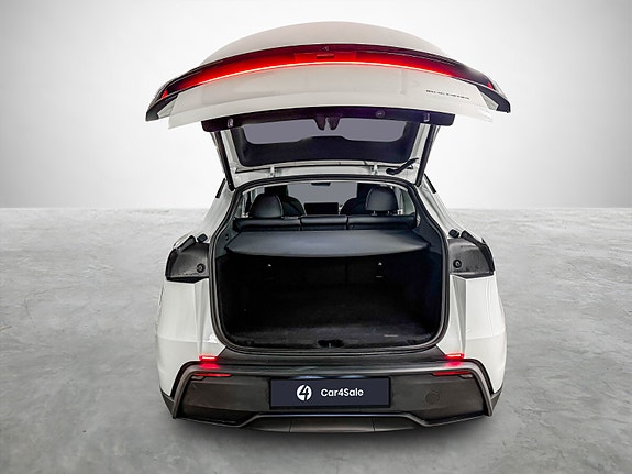 Tesla Model Y 27 of 30