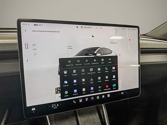 Tesla Model Y 16 of 30