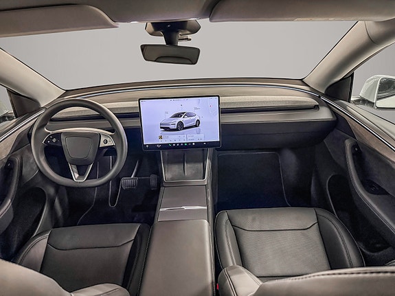 Tesla Model Y 12 of 30
