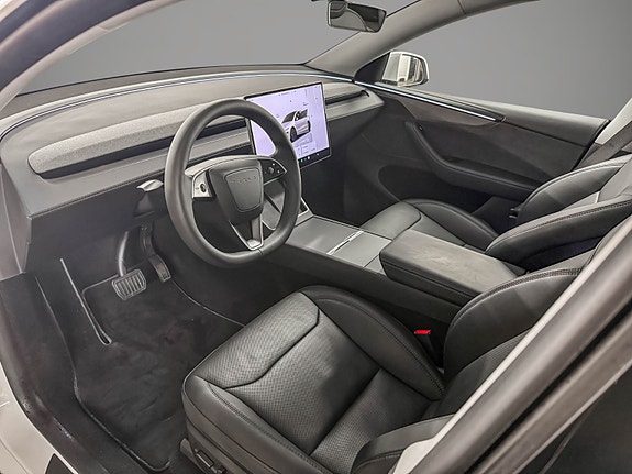 Tesla Model Y 11 of 30