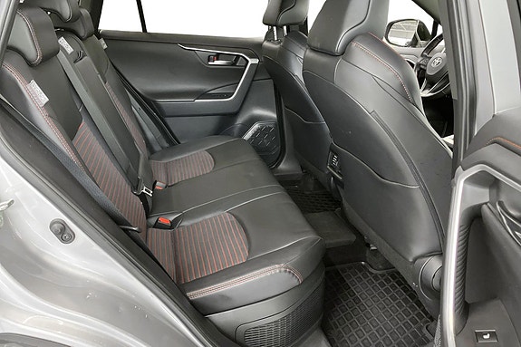 Toyota RAV4 18 of 24