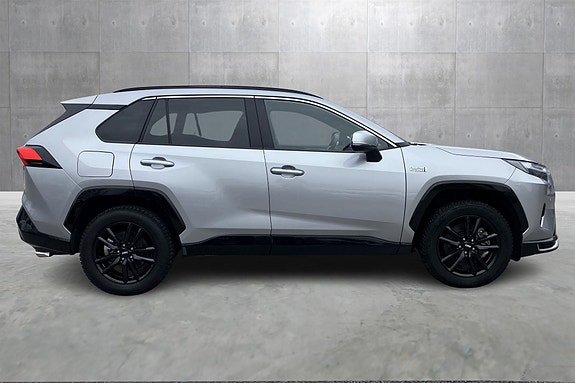 Toyota RAV4 6 of 24