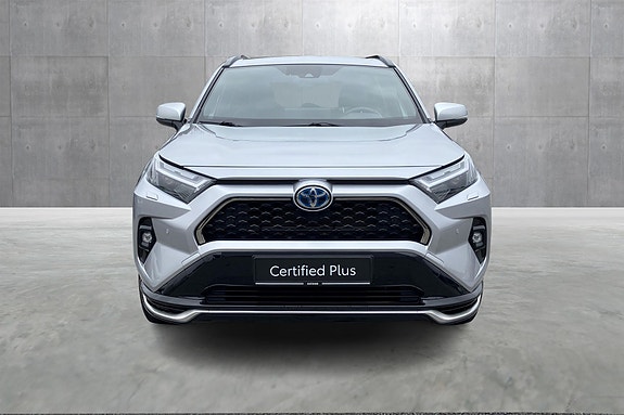 Toyota RAV4 8 of 24