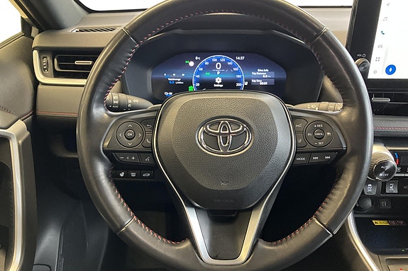 Toyota RAV4 12 of 24