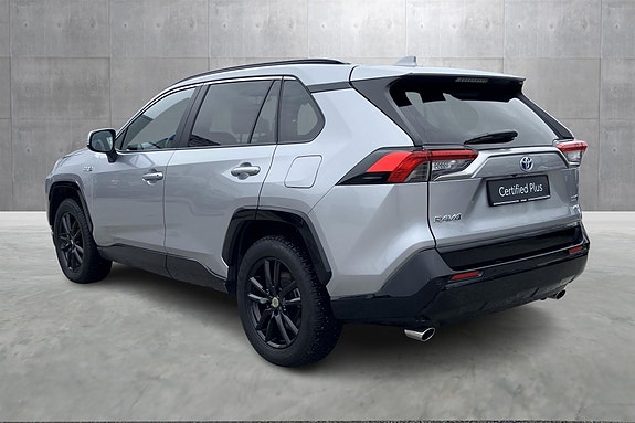 Toyota RAV4 3 of 24