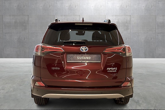 Toyota RAV4 4 of 23
