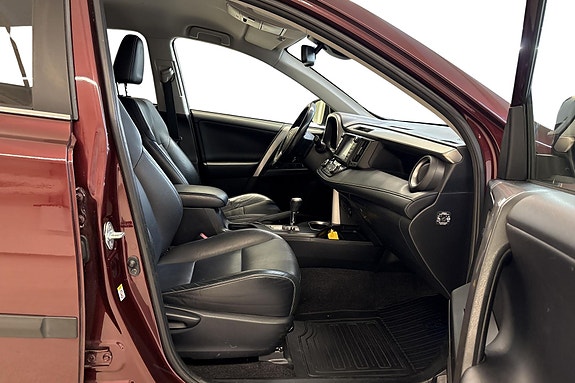 Toyota RAV4 16 of 23