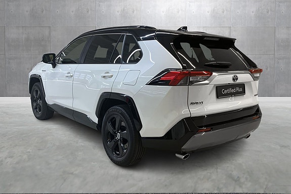 Toyota RAV4 3 of 22