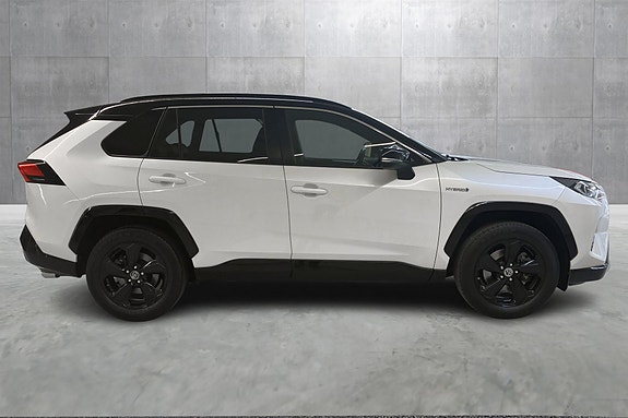 Toyota RAV4 6 of 22