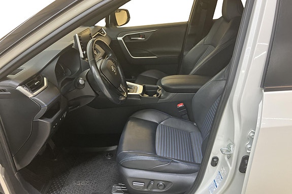 Toyota RAV4 10 of 22