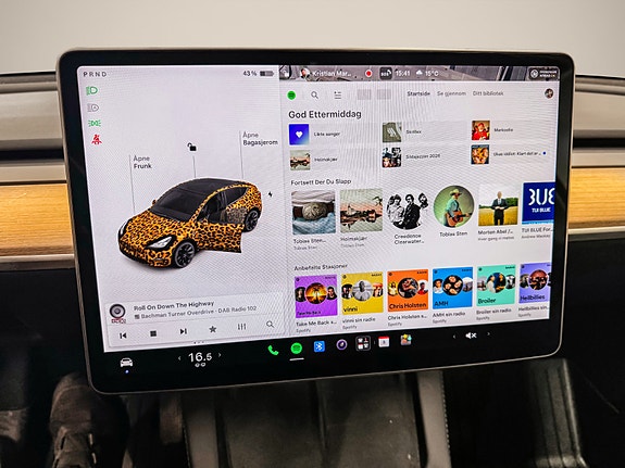 Tesla Model Y 24 of 30
