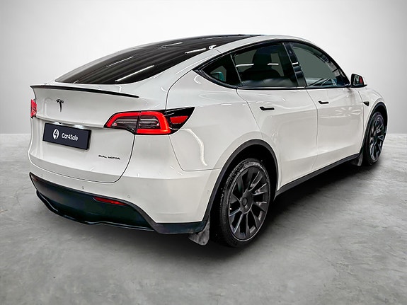 Tesla Model Y 5 of 30