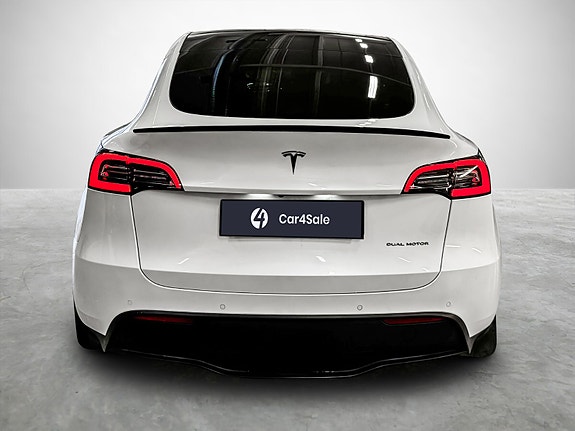Tesla Model Y 4 of 30