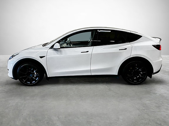 Tesla Model Y 2 of 30