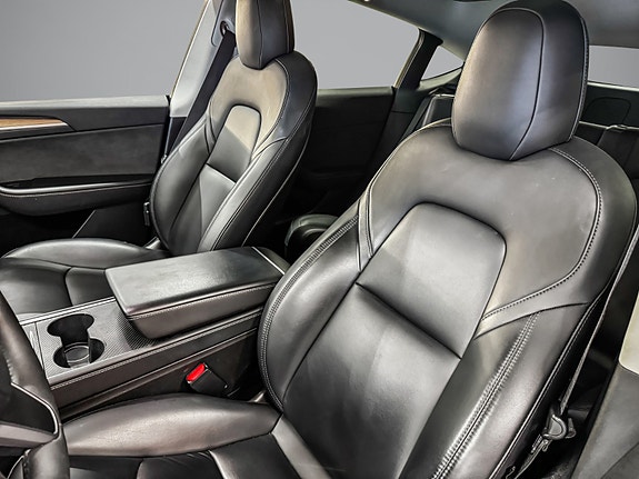Tesla Model Y 13 of 30