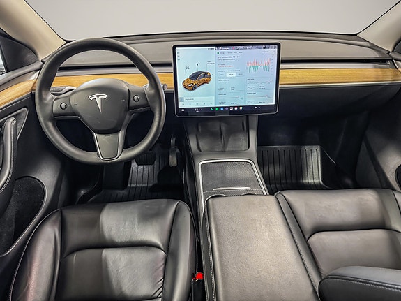 Tesla Model Y 15 of 30
