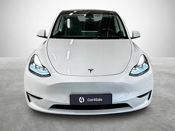 Tesla Model Y 8 of 30
