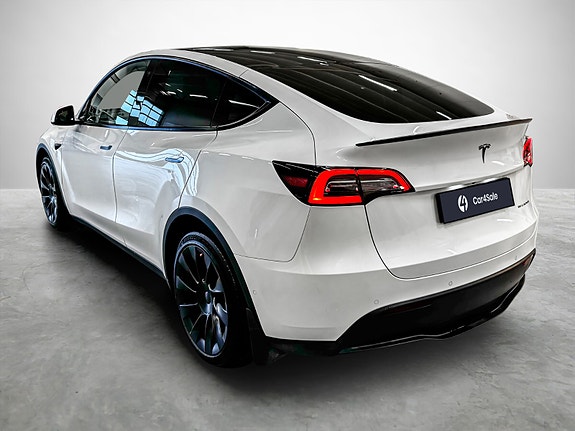 Tesla Model Y 3 of 30
